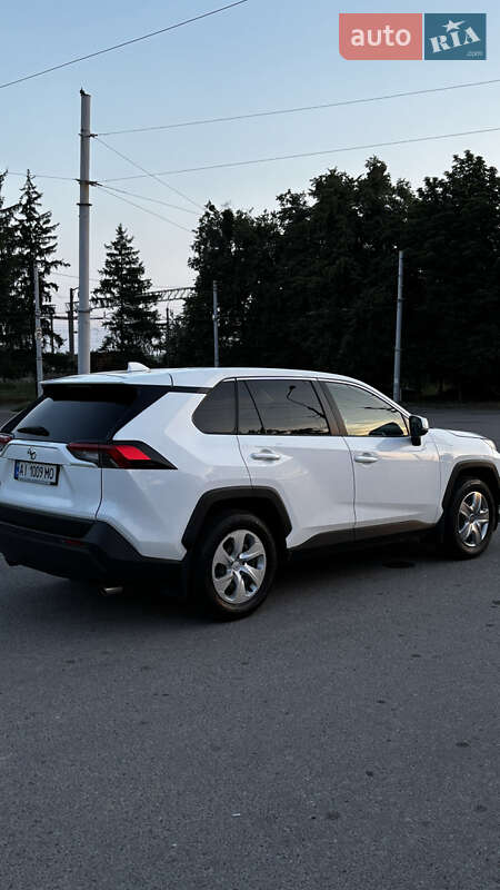 Внедорожник / Кроссовер Toyota RAV4 2019 в 