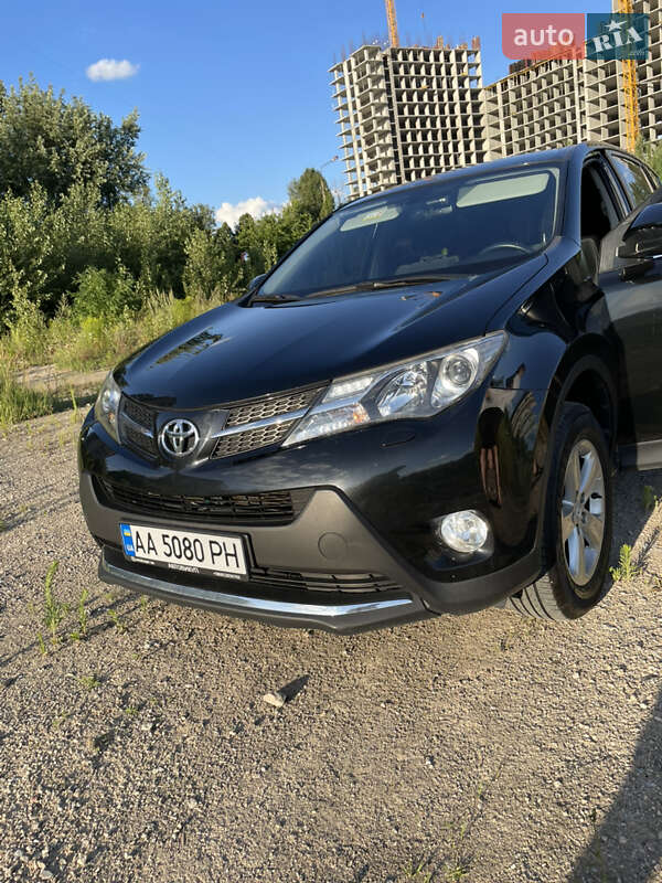 Внедорожник / Кроссовер Toyota RAV4 2014 в 