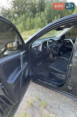 Внедорожник / Кроссовер Toyota RAV4 2014 в 