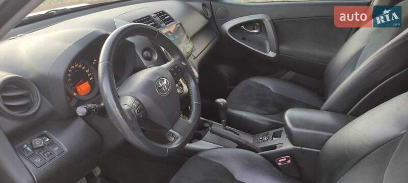 Позашляховик / Кросовер Toyota RAV4 2010 в Тернополі