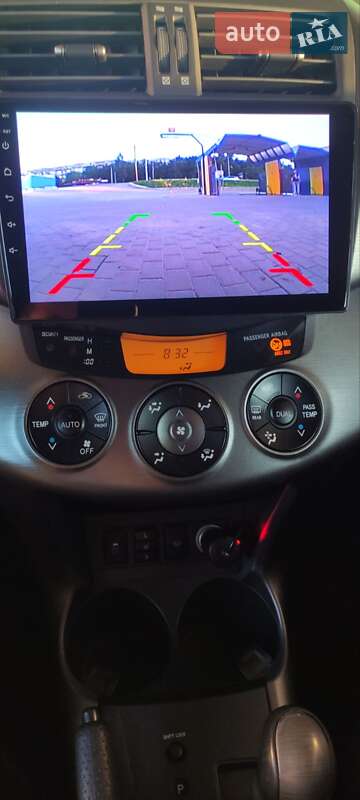 Позашляховик / Кросовер Toyota RAV4 2010 в Тернополі