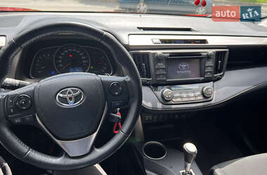 Внедорожник / Кроссовер Toyota RAV4 2013 в 