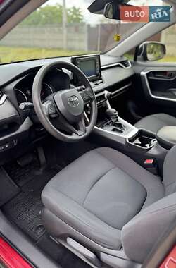 Внедорожник / Кроссовер Toyota RAV4 2018 в 