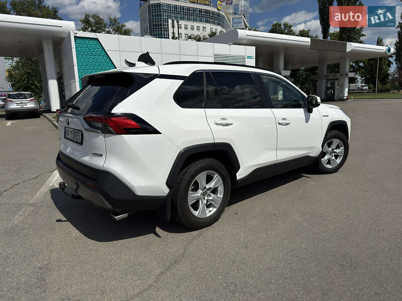 Внедорожник / Кроссовер Toyota RAV4 2021 в Киеве