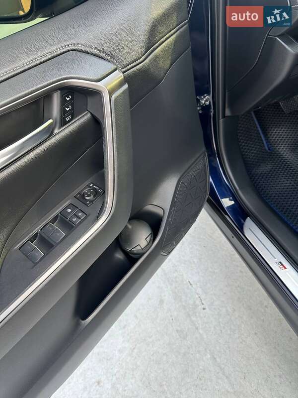 Внедорожник / Кроссовер Toyota RAV4 2023 в Павлограде