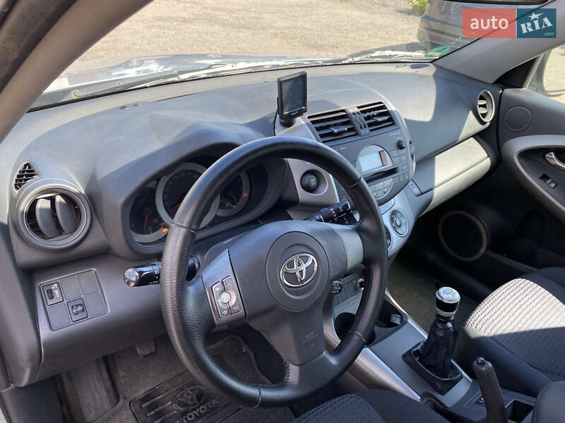 Внедорожник / Кроссовер Toyota RAV4 2006 в Запорожье