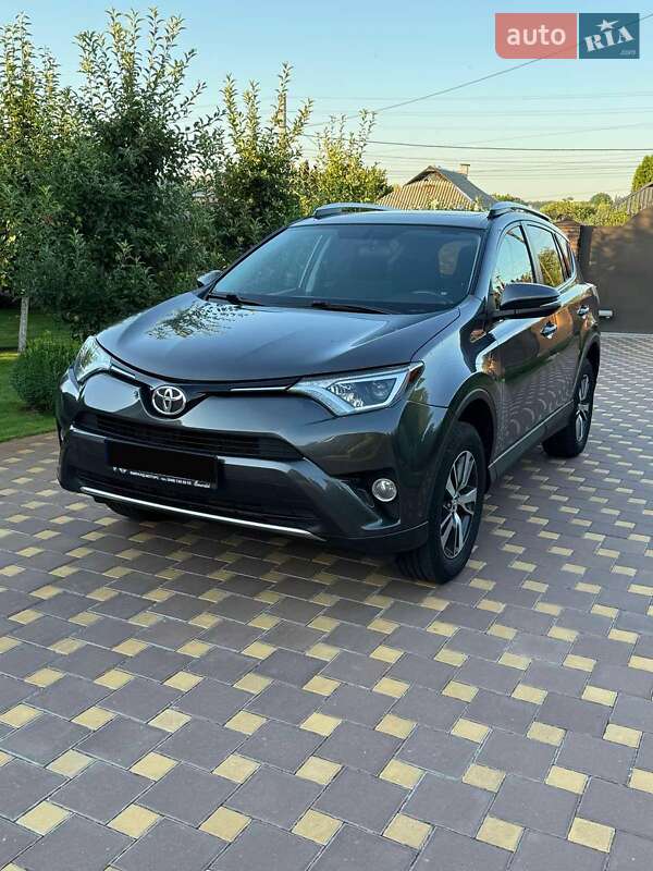 Внедорожник / Кроссовер Toyota RAV4 2016 в Умани