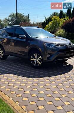 Позашляховик / Кросовер Toyota RAV4 2016 в Умані