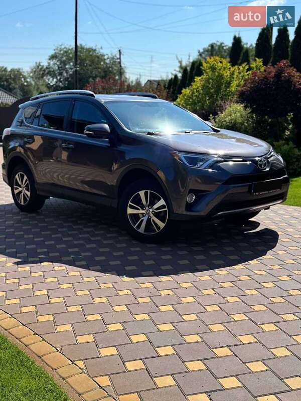 Внедорожник / Кроссовер Toyota RAV4 2016 в Умани