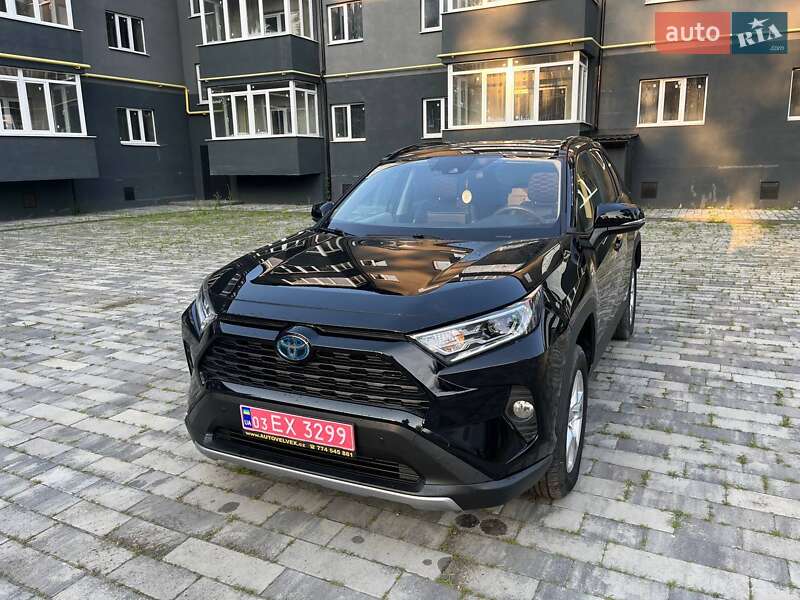 Внедорожник / Кроссовер Toyota RAV4 2019 в 