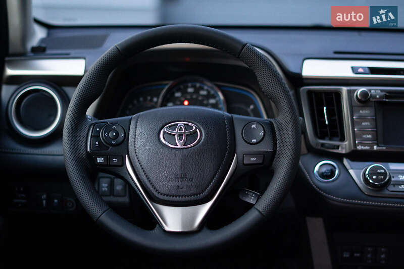 Внедорожник / Кроссовер Toyota RAV4 2015 в Киеве