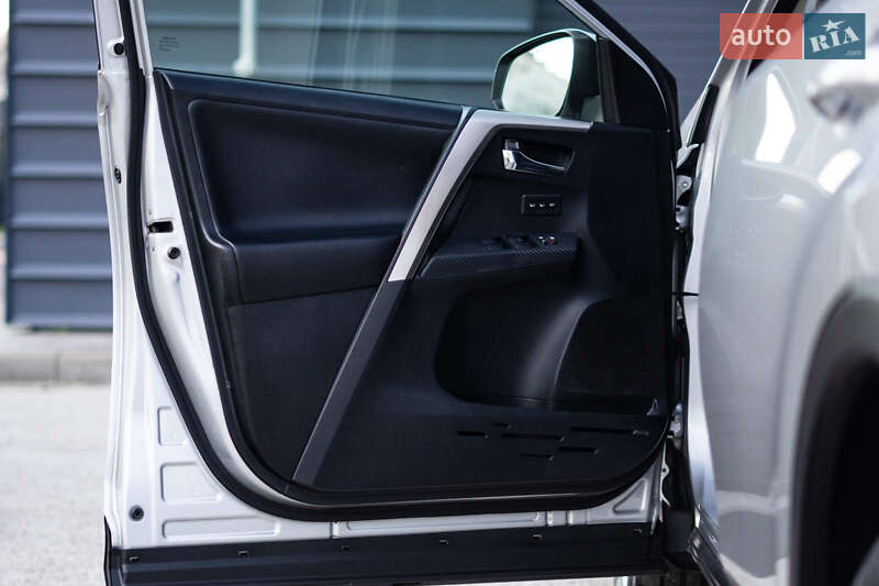 Внедорожник / Кроссовер Toyota RAV4 2015 в Киеве