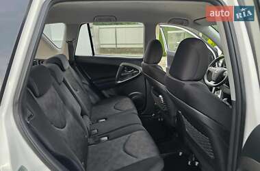 Внедорожник / Кроссовер Toyota RAV4 2011 в 