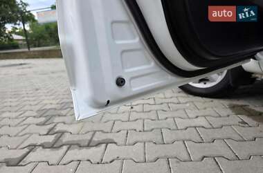 Внедорожник / Кроссовер Toyota RAV4 2011 в 