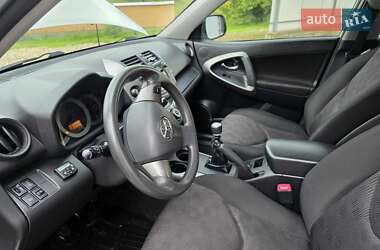 Внедорожник / Кроссовер Toyota RAV4 2011 в 