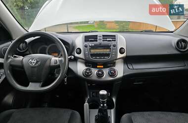 Внедорожник / Кроссовер Toyota RAV4 2011 в 