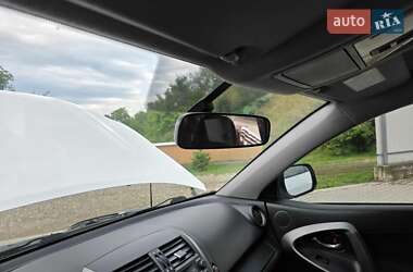 Внедорожник / Кроссовер Toyota RAV4 2011 в 