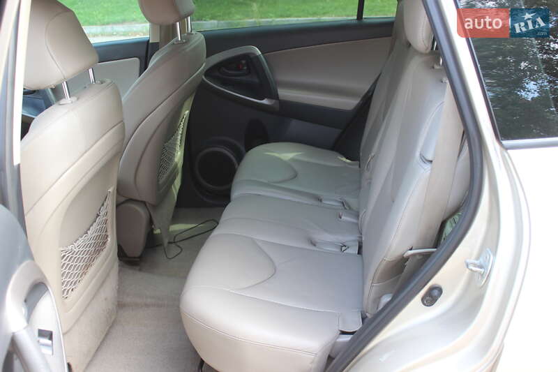Внедорожник / Кроссовер Toyota RAV4 2007 в Днепре