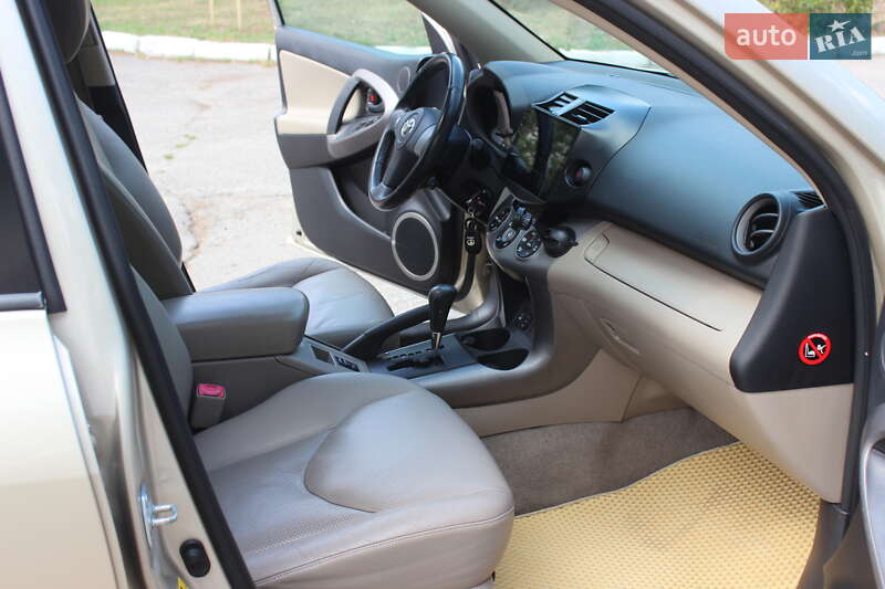 Внедорожник / Кроссовер Toyota RAV4 2007 в Днепре
