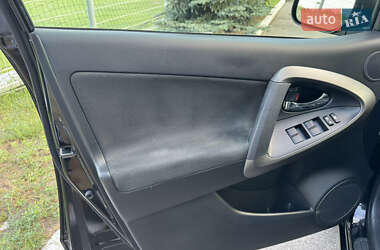 Внедорожник / Кроссовер Toyota RAV4 2011 в 