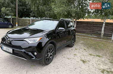 Позашляховик / Кросовер Toyota RAV4 2018 в 