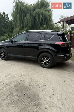 Позашляховик / Кросовер Toyota RAV4 2018 в 