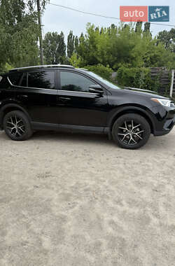Позашляховик / Кросовер Toyota RAV4 2018 в 