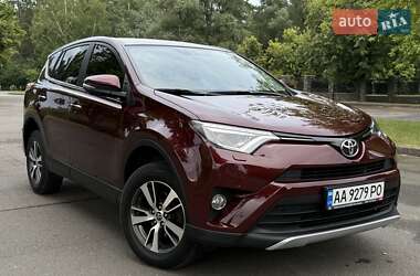Внедорожник / Кроссовер Toyota RAV4 2017 в Киеве