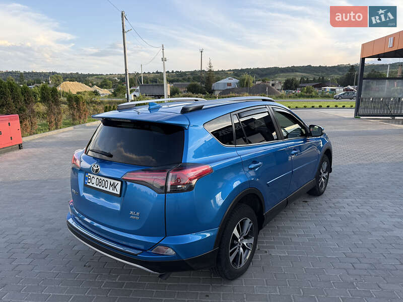 Внедорожник / Кроссовер Toyota RAV4 2017 в Золочеве