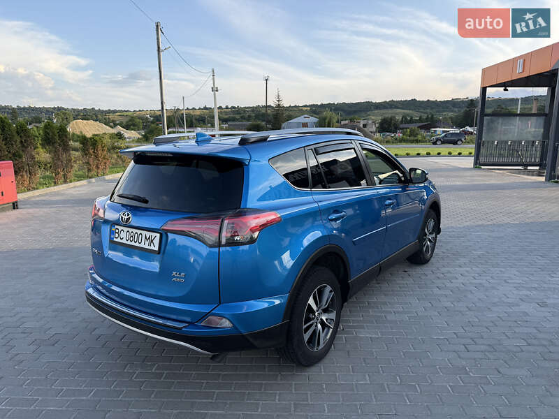 Внедорожник / Кроссовер Toyota RAV4 2017 в Золочеве