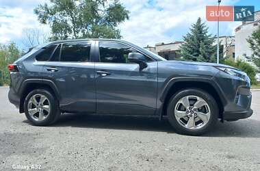 Позашляховик / Кросовер Toyota RAV4 2021 в Дніпрі