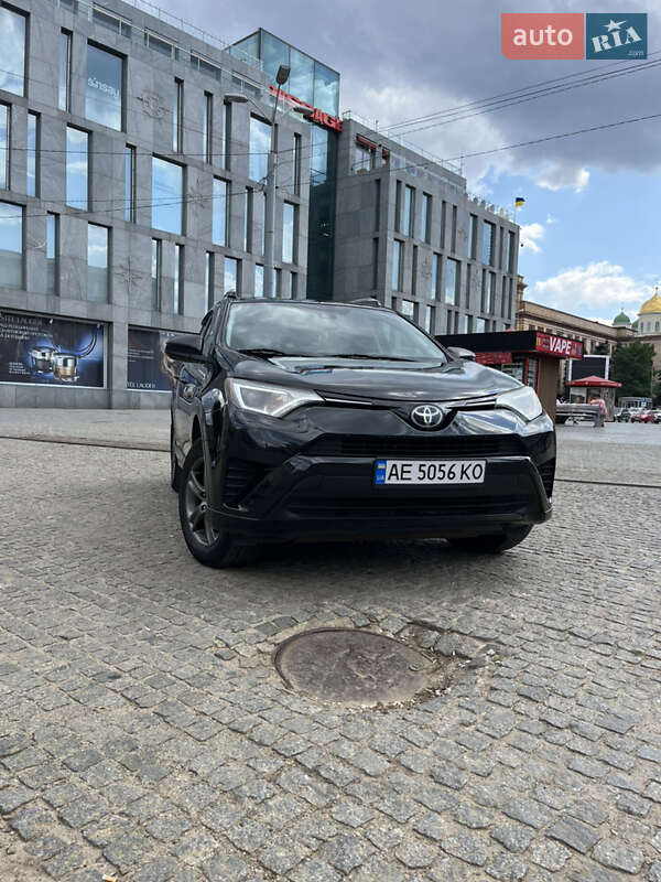 Позашляховик / Кросовер Toyota RAV4 2016 в Дніпрі