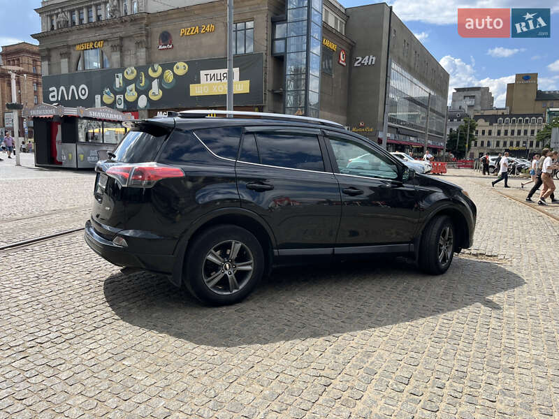 Позашляховик / Кросовер Toyota RAV4 2016 в Дніпрі