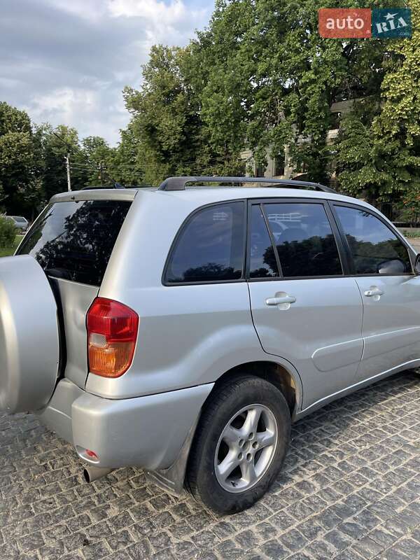 Внедорожник / Кроссовер Toyota RAV4 2002 в Фастове
