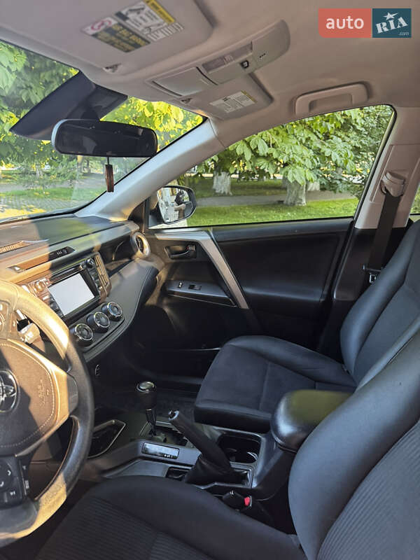 Позашляховик / Кросовер Toyota RAV4 2017 в Ромнах