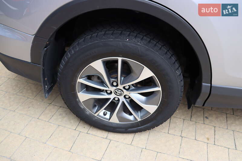 Позашляховик / Кросовер Toyota RAV4 2018 в Львові