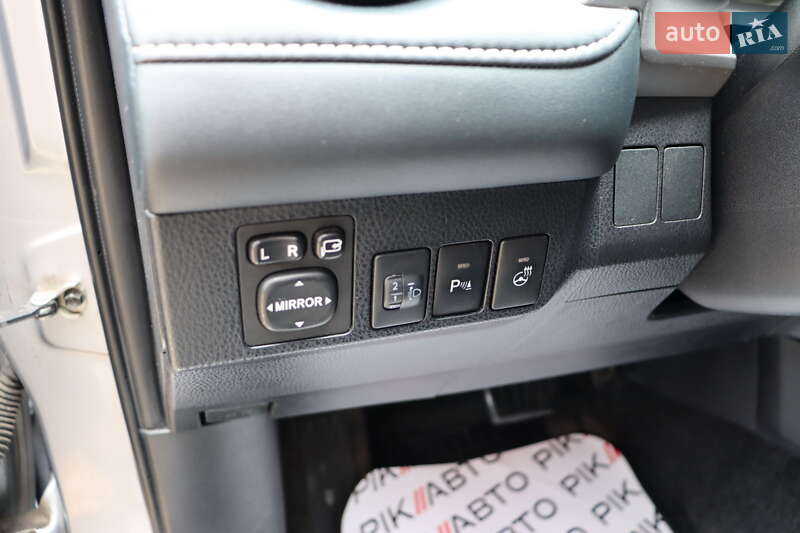 Позашляховик / Кросовер Toyota RAV4 2018 в Львові