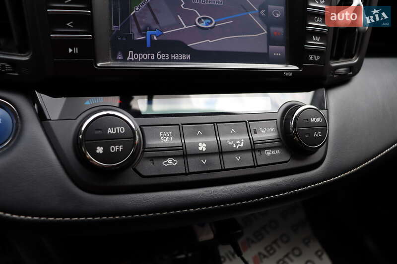 Позашляховик / Кросовер Toyota RAV4 2018 в Львові