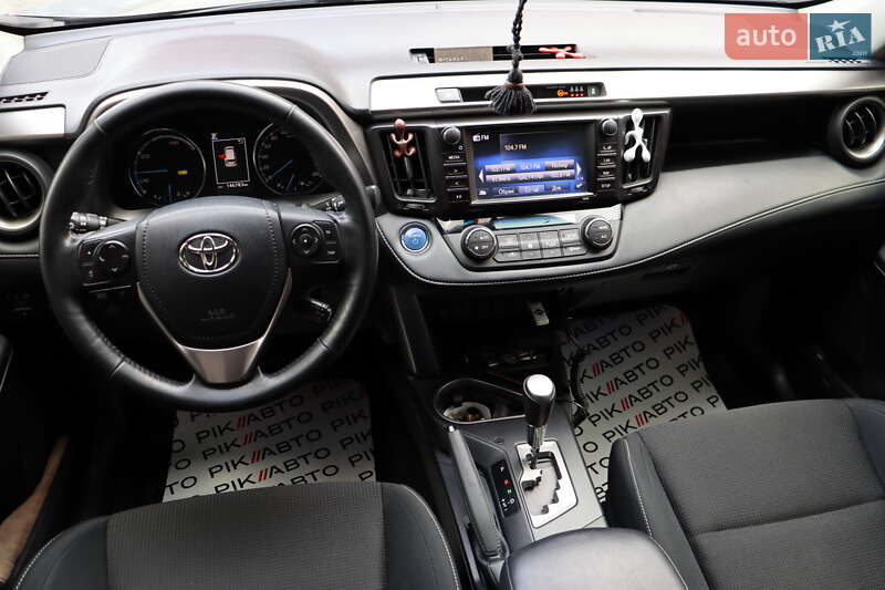 Позашляховик / Кросовер Toyota RAV4 2018 в Львові