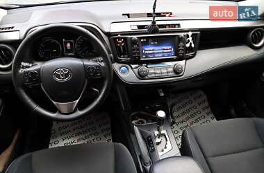Внедорожник / Кроссовер Toyota RAV4 2018 в 