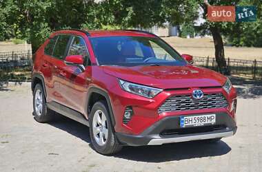 Внедорожник / Кроссовер Toyota RAV4 2019 в 