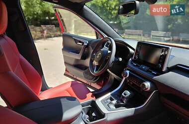 Внедорожник / Кроссовер Toyota RAV4 2019 в 