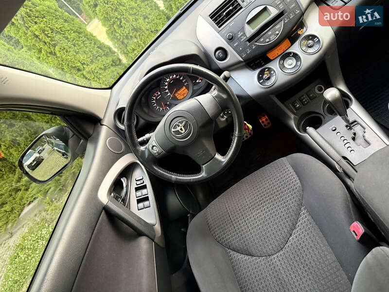 Позашляховик / Кросовер Toyota RAV4 2008 в Харкові