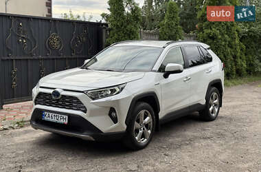 Внедорожник / Кроссовер Toyota RAV4 2020 в Киеве