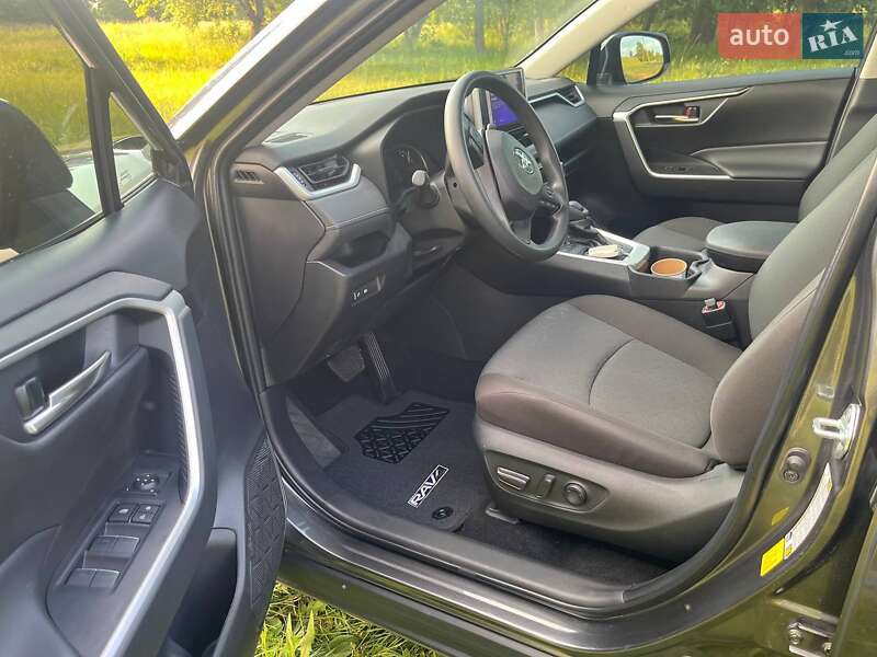 Позашляховик / Кросовер Toyota RAV4 2024 в Білопіллі