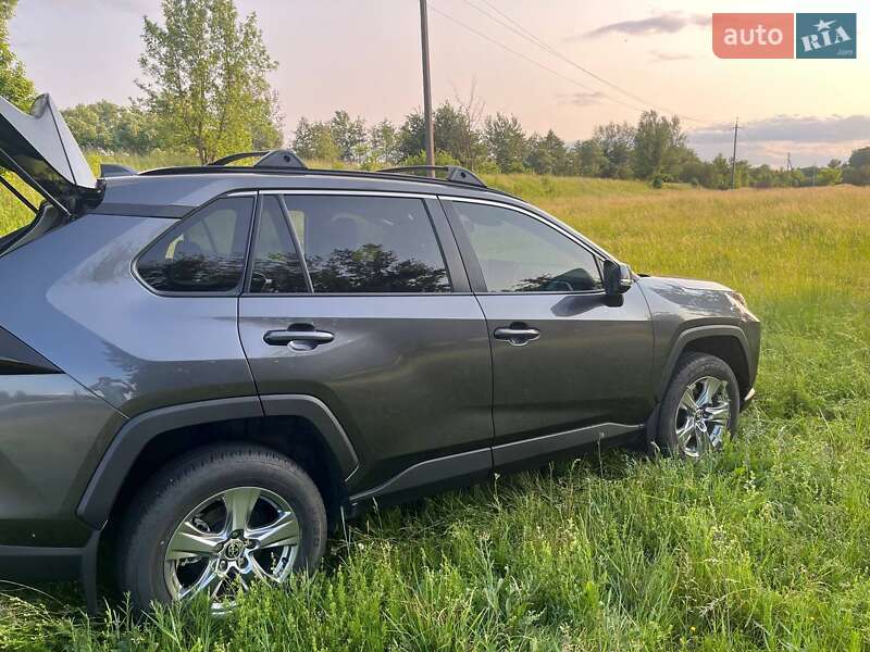 Позашляховик / Кросовер Toyota RAV4 2024 в Білопіллі