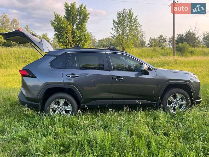 Позашляховик / Кросовер Toyota RAV4 2024 в Білопіллі