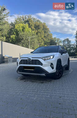 Внедорожник / Кроссовер Toyota RAV4 2020 в Львове