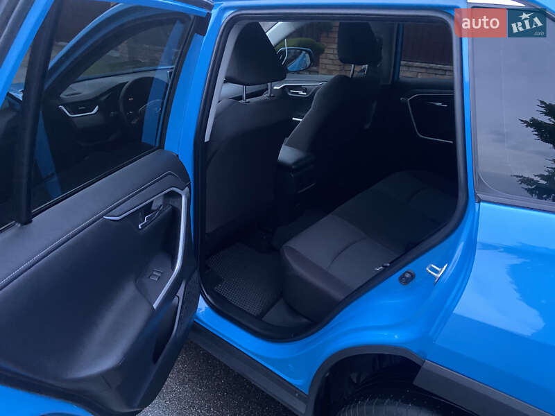 Позашляховик / Кросовер Toyota RAV4 2019 в Києві фото 10 Позашляховик / Кросовер Toyota RAV4 2019 в Києві