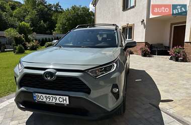 Позашляховик / Кросовер Toyota RAV4 2021 в Золочеві